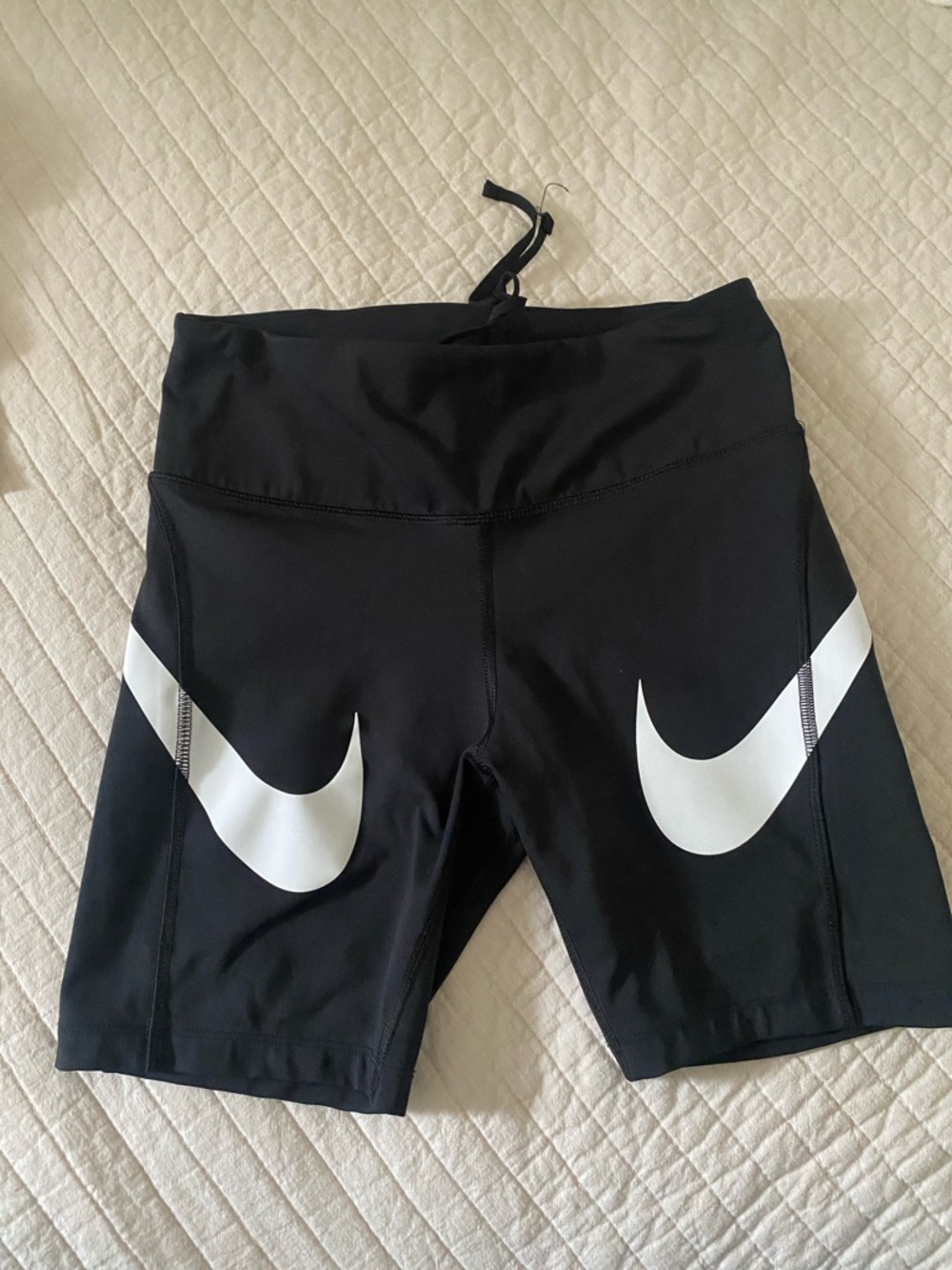Nike Black and White Mid-Rise Training Shorts